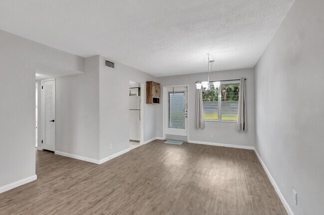 Building Photo - 2161 NE 42nd Ct