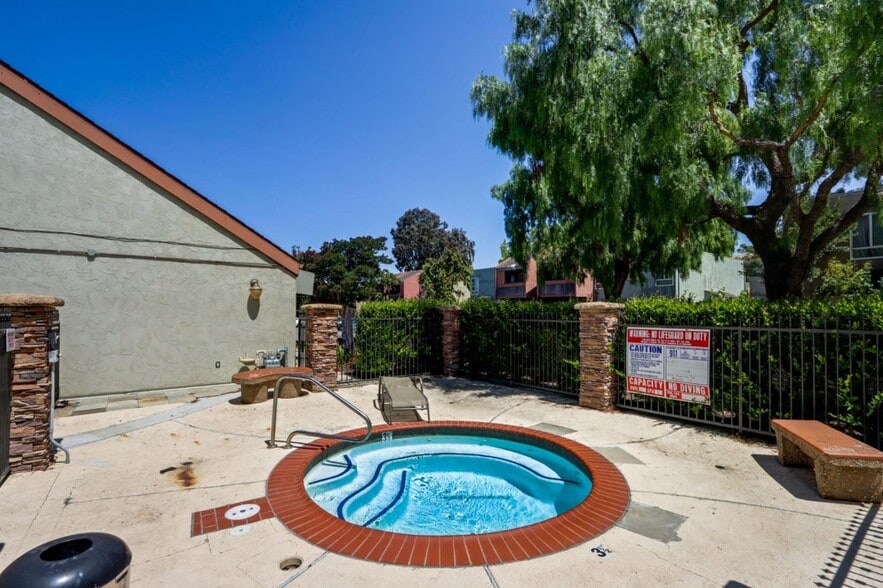 Building Photo - 456 Dempsey Rd