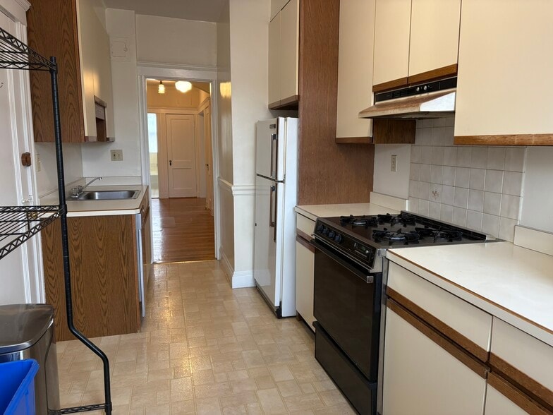 Building Photo - 52 Babcock St