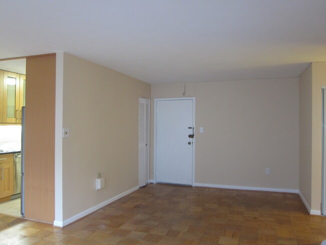 Building Photo - 922 24th St NW