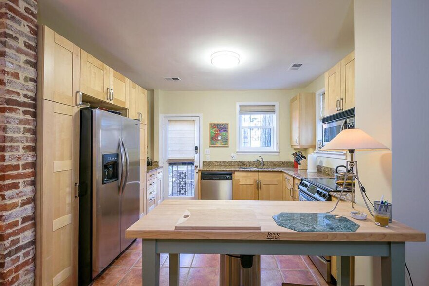 Building Photo - 504 Capitol Ct NE