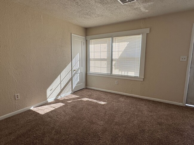 Building Photo - 1605 NW Williams- AVAILABLE NOW!