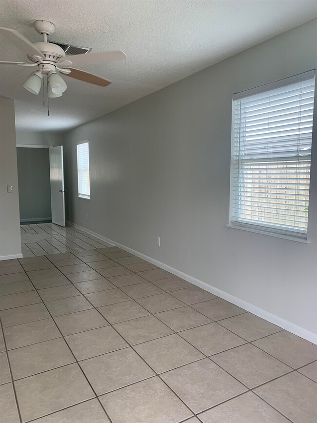 Building Photo - 290 Floridian Ave