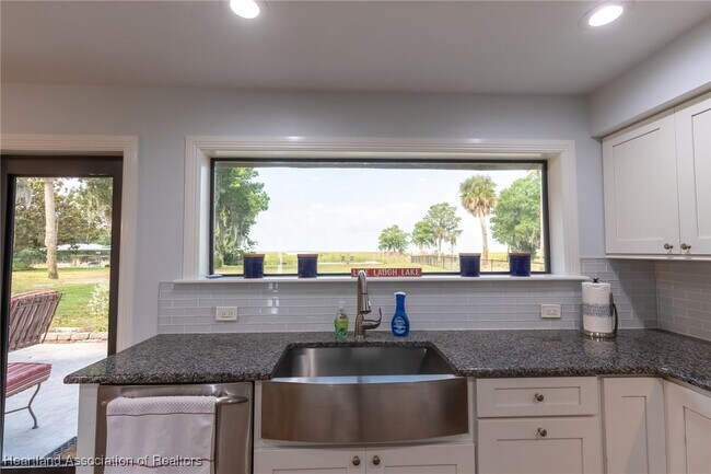 Building Photo - 102 Squirrel Point