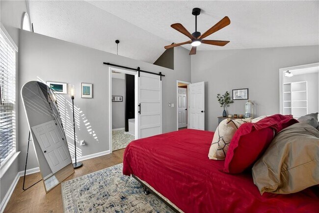 Building Photo - 9899 Vista Cir