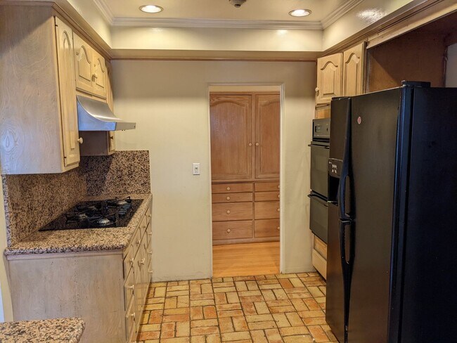 Building Photo - 316 Park Ave