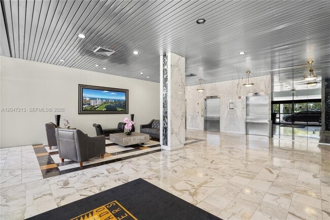 Building Photo - 3625 N Country Club Dr