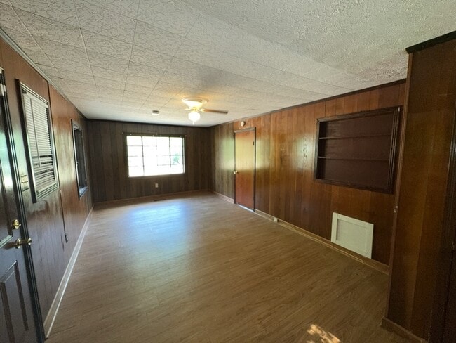 Building Photo - 2605 Lilly St