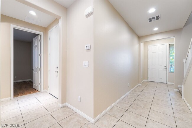 Building Photo - 121 Pictor Ave