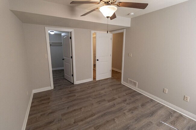 Building Photo - 4700 Dehaven Dr