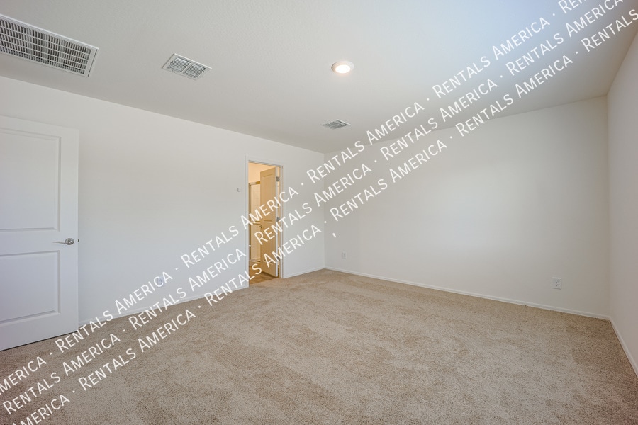 Building Photo - 466 W Black Hawk Pl