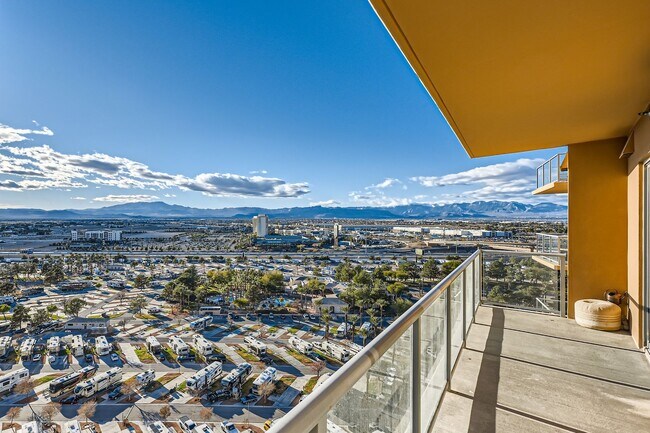 Building Photo - MOVE IN SPECIAL! $500.00 OFF 1ST MONTHS RE...