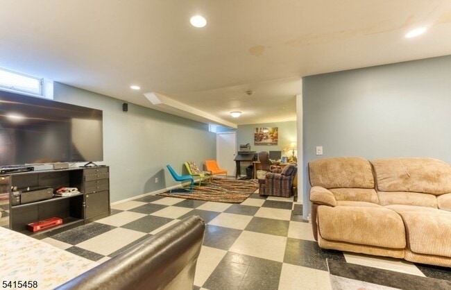 Building Photo - 10 Marco Polo Ct