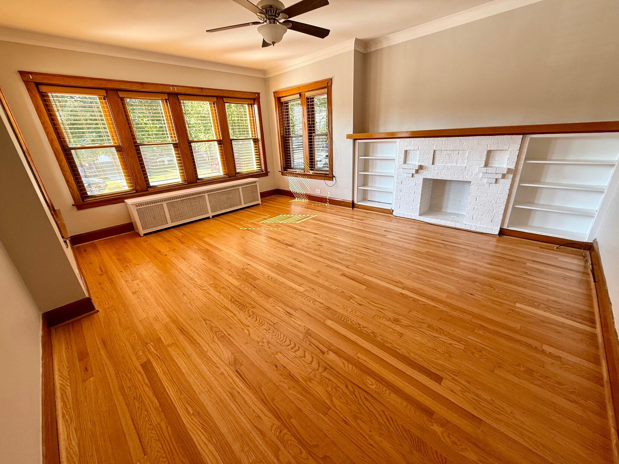 Living Room - 5336 W Dakin St