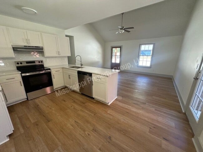 Building Photo - 3BR/3BA For Rent