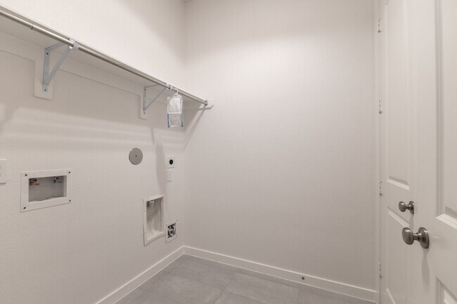 Building Photo - 6578 Scarlet Pond Ln