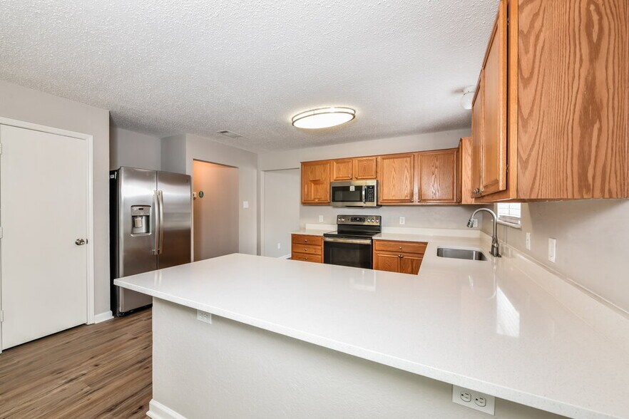 Building Photo - 848 Meadowlark Dr