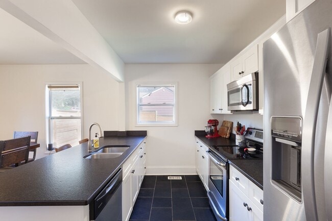 Building Photo - Beautifully Updated Home in Vibrant Atlanta Neighborhood