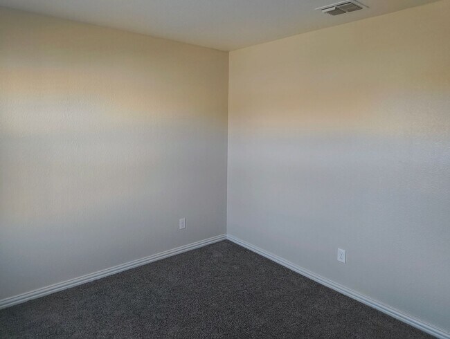 Building Photo - 1540 Chama Dr