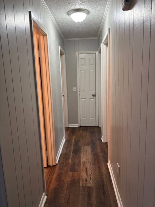 Building Photo - Renovated 3 Bedroom 1 Bath Home for Rent!