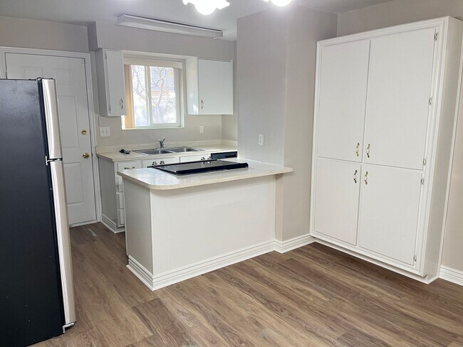 Building Photo - 13th East 7-8