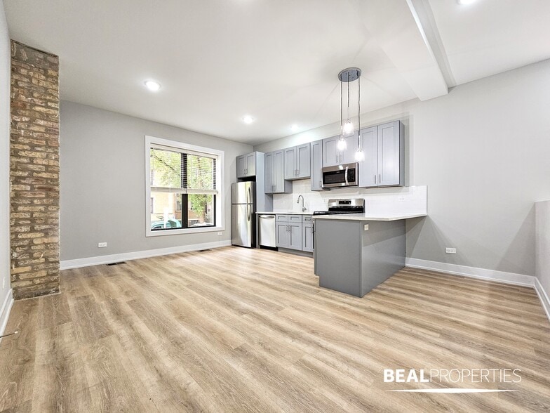 Building Photo - 428 W Belden Ave