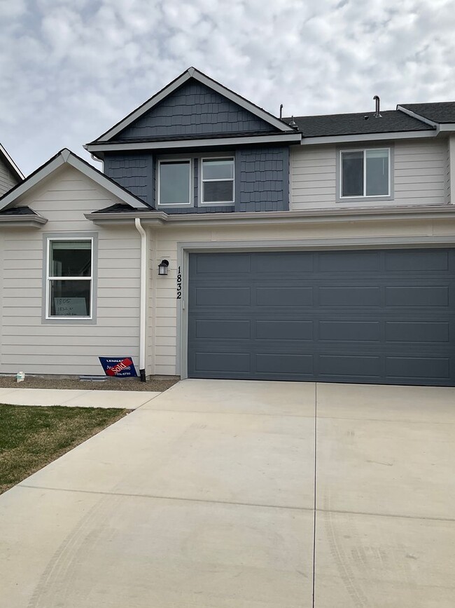 Building Photo - PRICE DROP!  Enjoy this New home in Eagle Ridge!