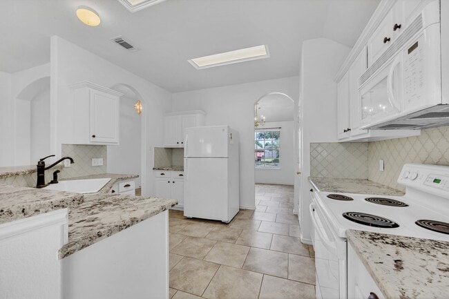 Building Photo - 12210 Woody Hollow Dr