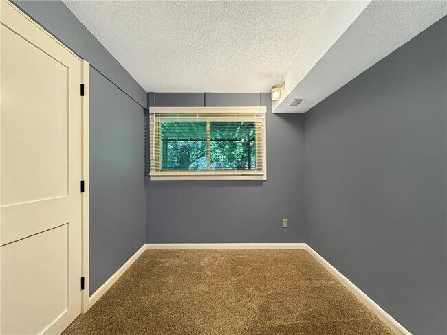 Building Photo - 7592 Zinnia Way N