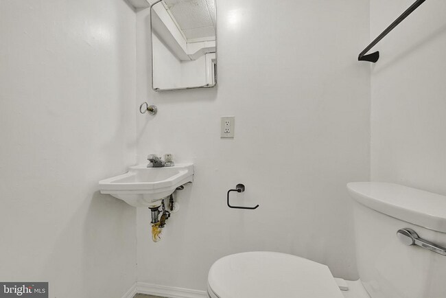 Building Photo - 3 Bedroom Beautiful Home