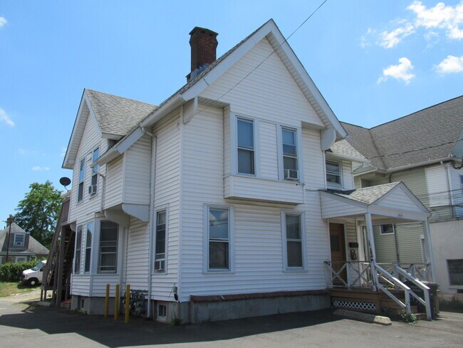 Building Photo - 2979 Fairfield Ave