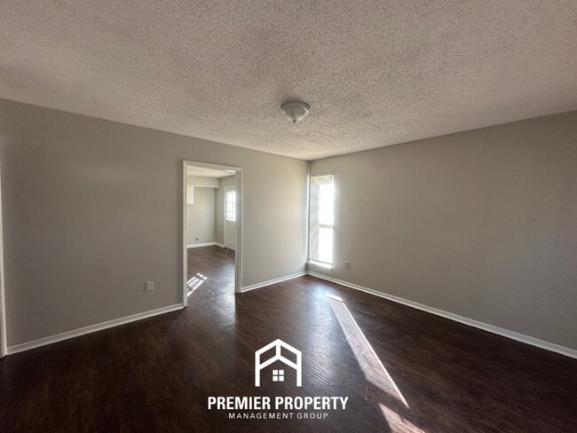 Building Photo - Move-In Ready 4BR Memphis Home w/ Hardwood Floors & Fenced Backyard