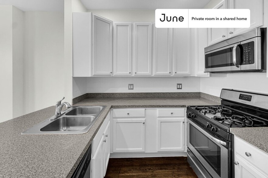 Building Photo - Room in Shared 3 bed/2 bath home