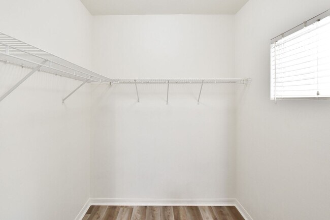 Building Photo - 436 NW 50th Blvd. (Monticello at Millpond)