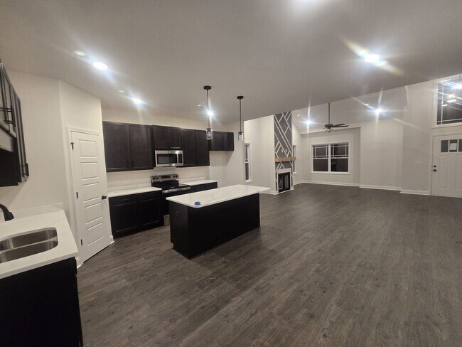 Building Photo - 509 N Halifax Ct