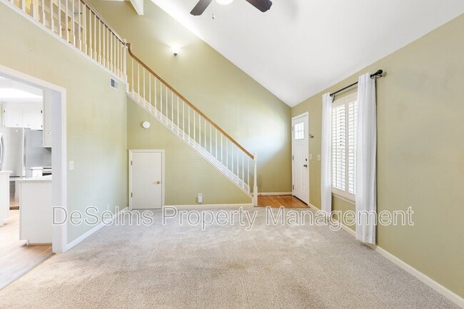 Building Photo - 208 Cottage Pl