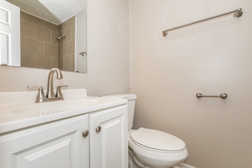 Building Photo - 1531 Creekside Ln