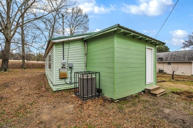 Building Photo - Renovated 3BR Gem in Sumiton