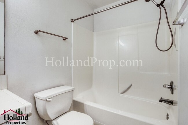 Building Photo - Charming 3-level townhome ideally located in the heart of Beaverton!