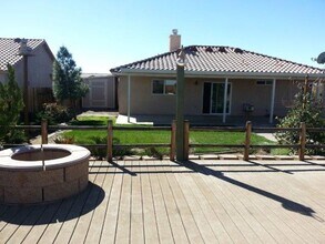 Building Photo - spacious 3 bedroom 2 bath home with beautiful yard, jacuzzi,  indoor laundry room
