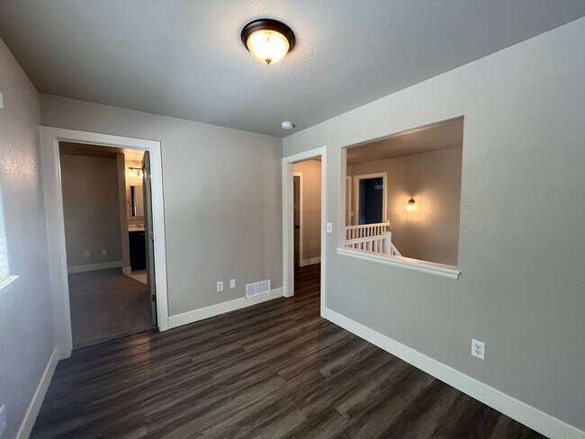 Building Photo - Incredible condo with 2 car garage