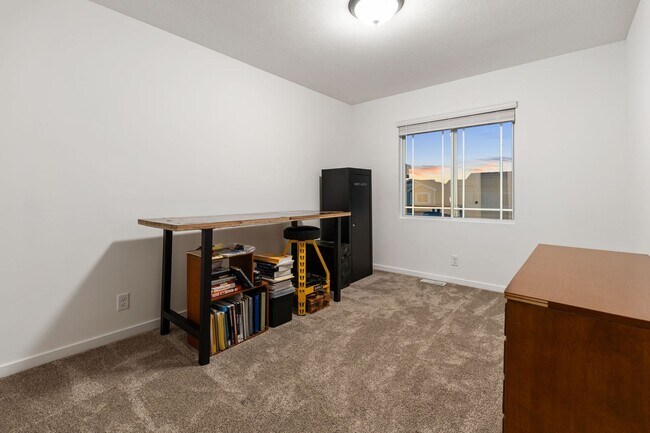 Building Photo - 3 bed, 2 bath home built in 2023