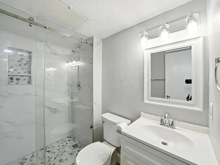 Building Photo - 2312 Balsam Dr