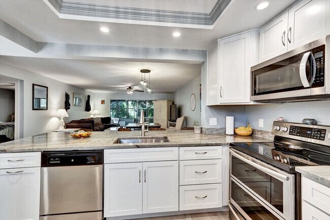 Building Photo - 107 Pinehurst Dr