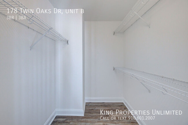 Building Photo - 178 Twin Oaks Dr