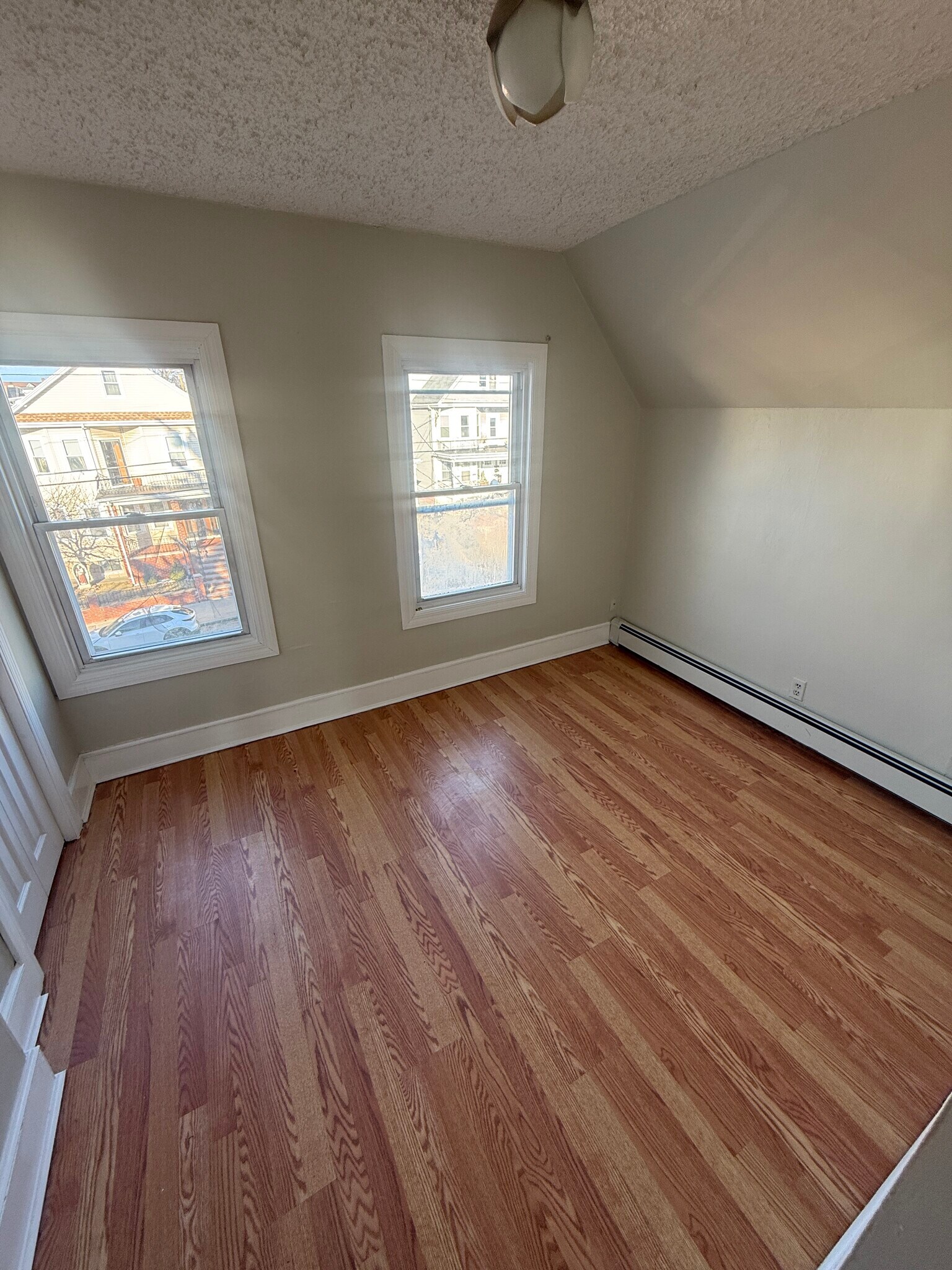 Building Photo - 569 Main St