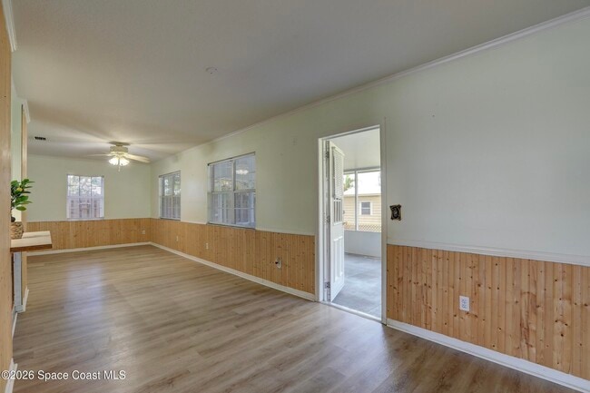 Building Photo - 243 Dickens Ave