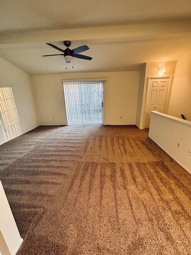 Building Photo - Beautiful 2 bedroom upper condo with 1 car garage, Harrison Township