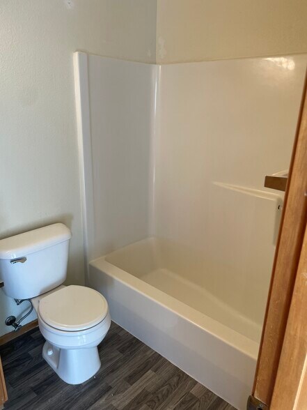 Building Photo - 303 Elwood Ct