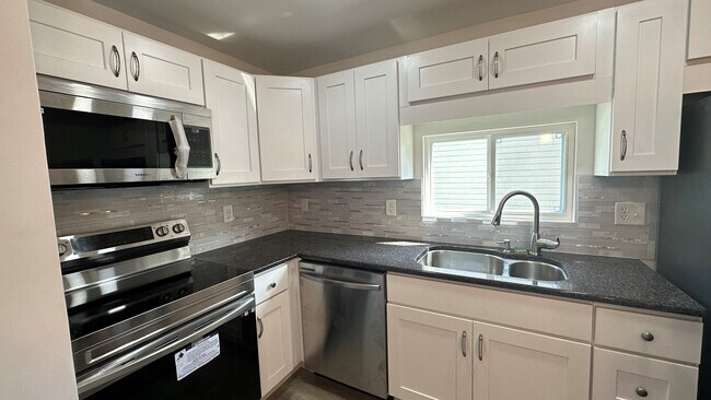 Building Photo - 422 Elbo Ln